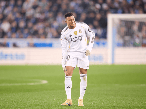 姆巴佩膝伤加剧！皇马高层担忧，过度使用埋下隐患，球迷怀念C罗